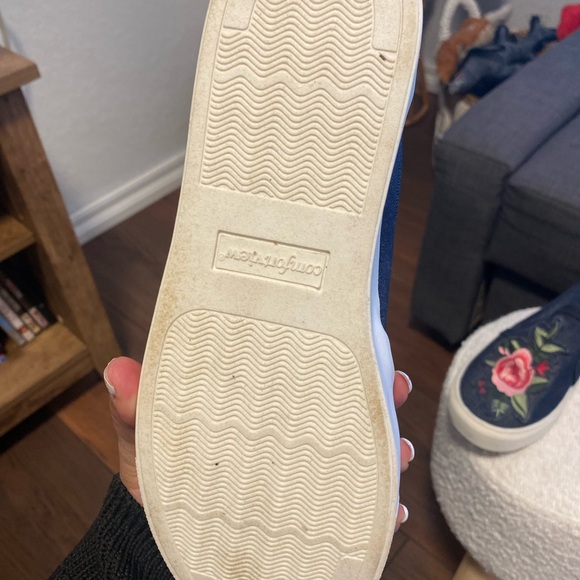 Comfortview Skyla blue Fabric Embroidered Floral Slip-On Sneakers - Picture 7 of 7